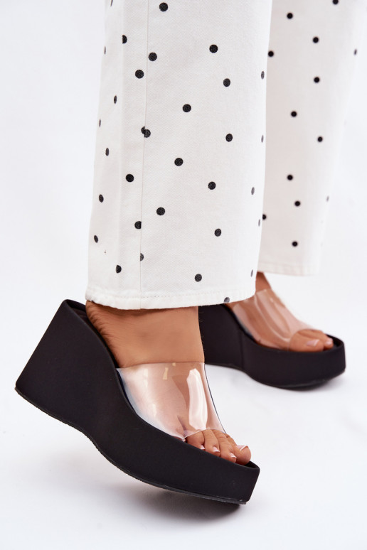 Damenhausschuhe mit einer PlattformTransparentnym Streifenem schZuarze Farbe Zolretia