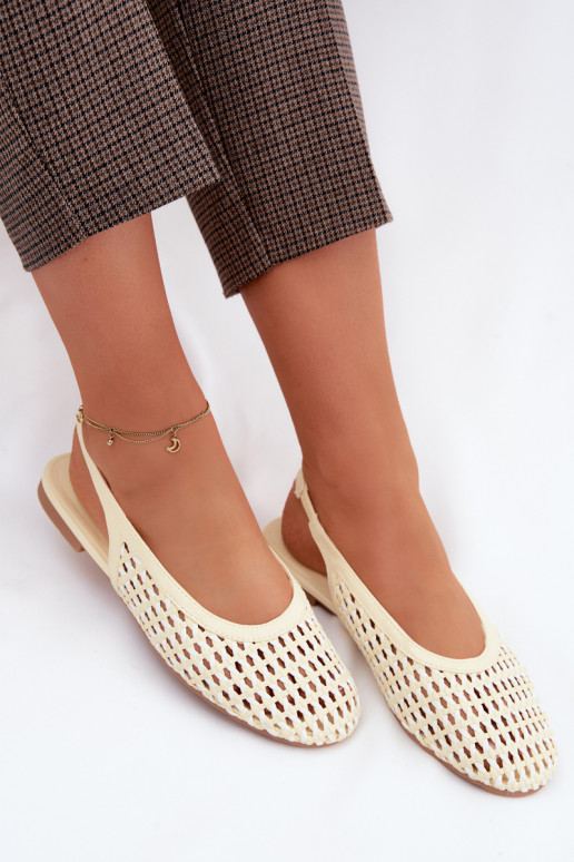 Damensandalen mit durchbrochenen Elementen gelbe Farbe Selviora