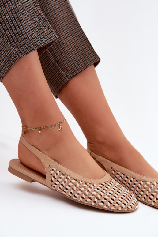 Damensandalen mit durchbrochenen Elementen braune Farbe Selviora