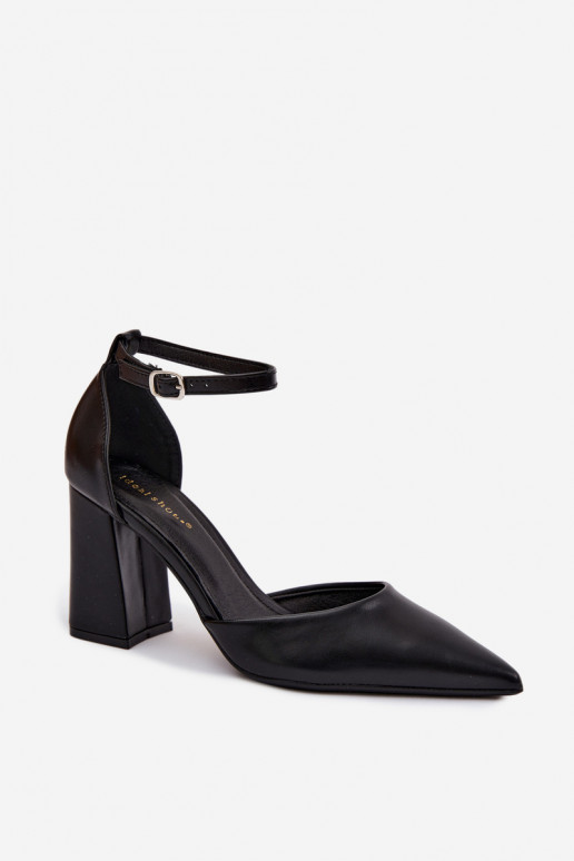 Pumps aus Kunstleder in Schwarz Selvra