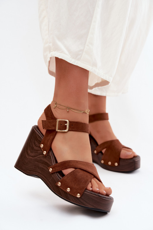 Damenplattformsandalen aus Kunstveloursleder mit goldenen Nieten in Braun Velvra