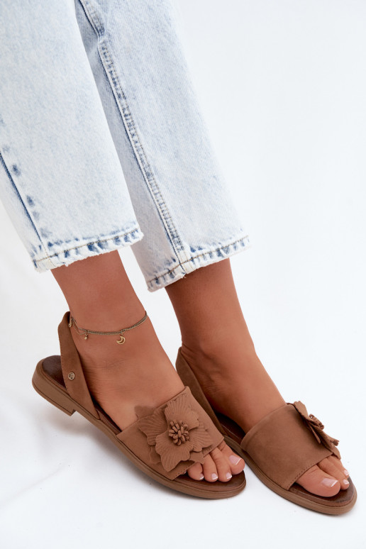 Haut INildledersandalen mit breiten Absätzen Mit Dekorationen Eine Blume Zazoo 407471 braune Farbe