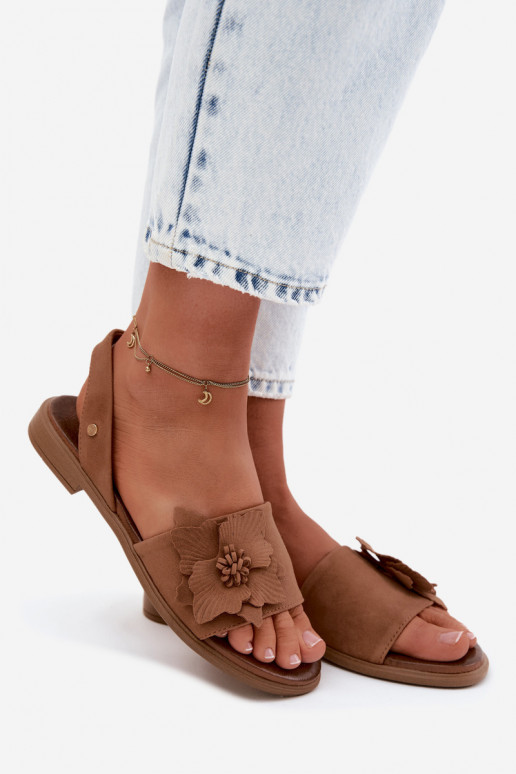 Haut INildledersandalen mit breiten Absätzen Mit Dekorationen Eine Blume Zazoo 407471 braune Farbe