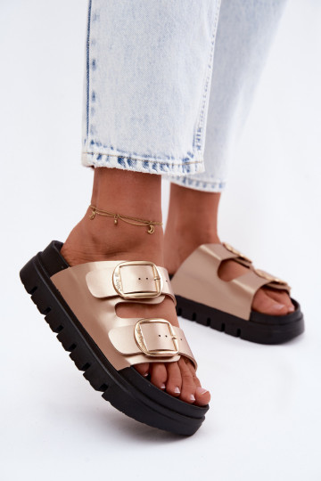 Damenhausschuhe Platformie mit Schnallen Lee Cooper LCIN-26-35-4462L goldene Farbe