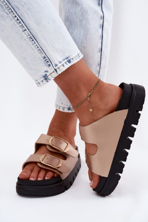 Damenhausschuhe Platformie mit Schnallen Lee Cooper LCIN-26-35-4462L goldene Farbe