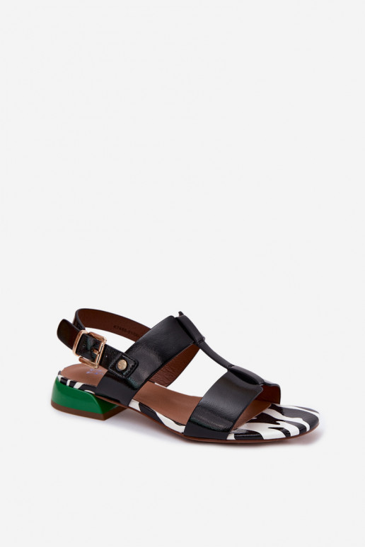 Damensandalenmit Lackeffektj Skóry Es mussciejka K7455-01 schZuarze Farbe