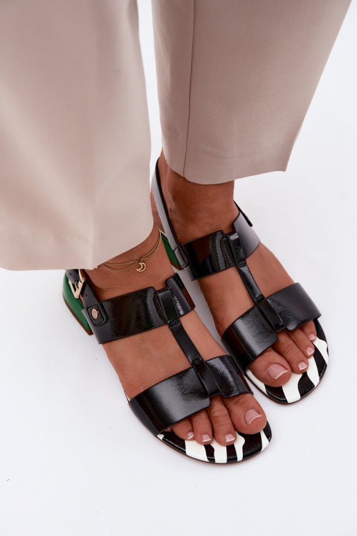 Damensandalenmit Lackeffektj Skóry Es mussciejka K7455-01 schZuarze Farbe