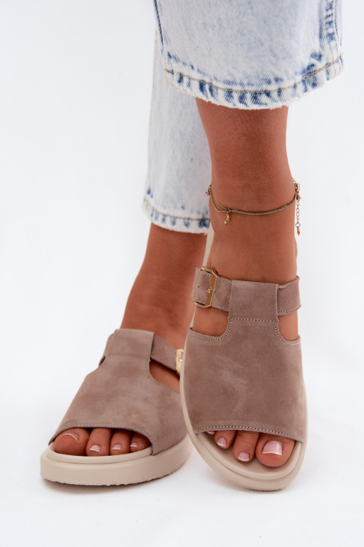 Damen Slipper aus Kunstwildleder mit goldenen Schnallen in sandfarbener Zemela