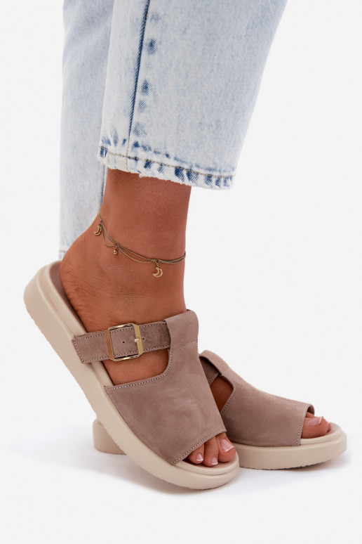Damen Slipper aus Kunstwildleder mit goldenen Schnallen in sandfarbener Zemela