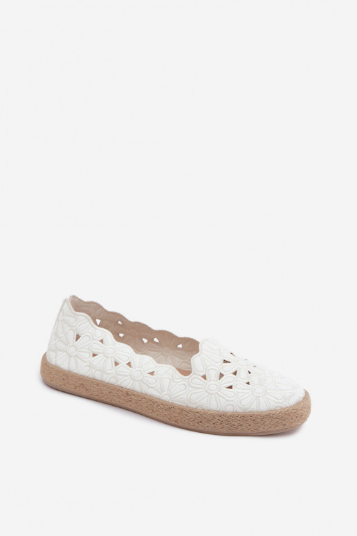 Espadrilles mit Durchbrüchen und Blumen in weißer Farbe Merivelle
