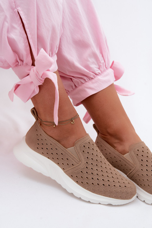Slipper Schuhe mit Durchbrüchen aus Kunstwildleder in sandfarbener Geressa