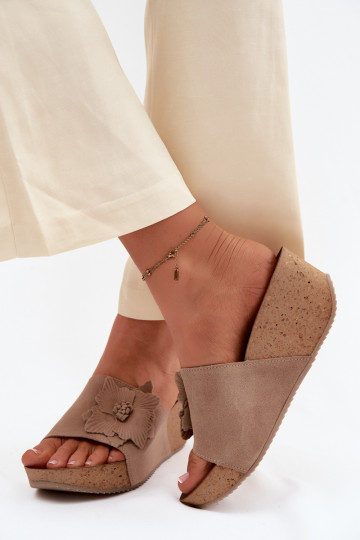 Haut INildleder-Hausschuhe für Damen mit einer Plattform Mit Dekorationen mit Blumenem Zazoo 40312 Cappuccino-Farbe 2