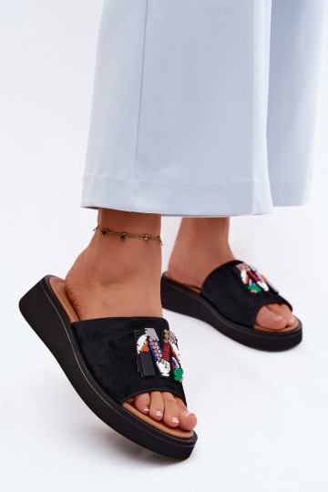 Faux-Suede Damen Hausschuhe mit Ornamenten und Plattform in schwarzer Ausführung Vinceza 66942 2