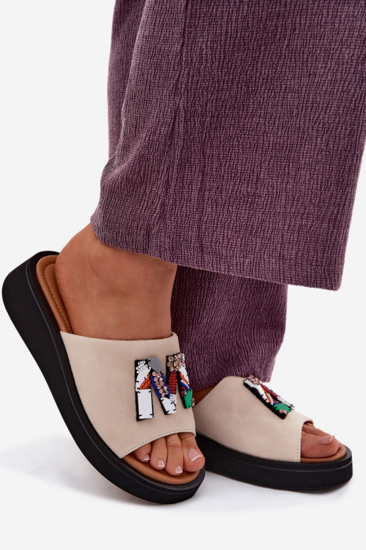 Haut INildleder-Hausschuhe für Damen mit Ornamenten mit einer Plattform Vinceza 66942 Beige