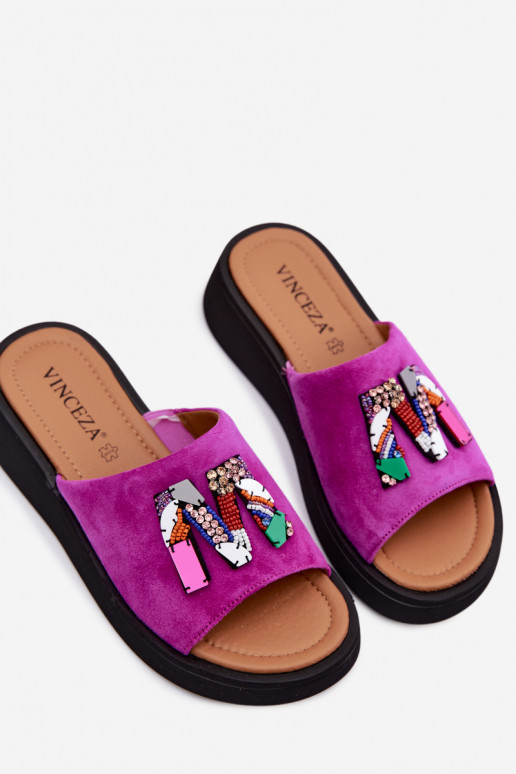 Faux-Suede Damen Hausschuhe mit Ornamenten und Plattform in rosafarbenem Design Vinceza 66942