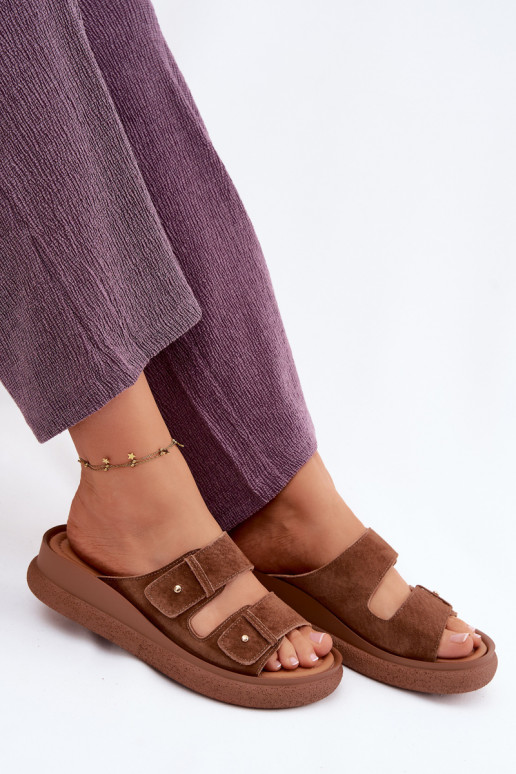 Haut INildleder-Hausschuhe für Damen mit einer Plattform Vinceza 66916 braune Farbe