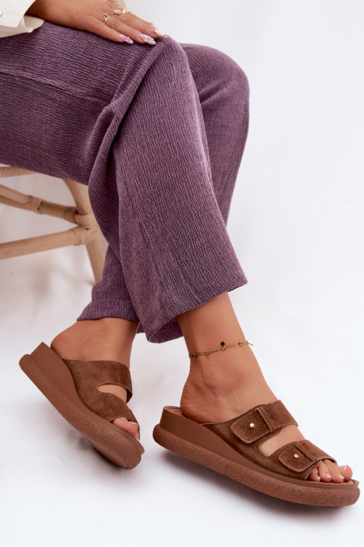 Haut INildleder-Hausschuhe für Damen mit einer Plattform Vinceza 66916 braune Farbe