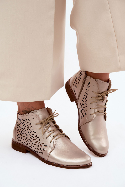 Elegante goldene perforierte Lederstiefeletten mit breiten Absätzen Zazoo 4078