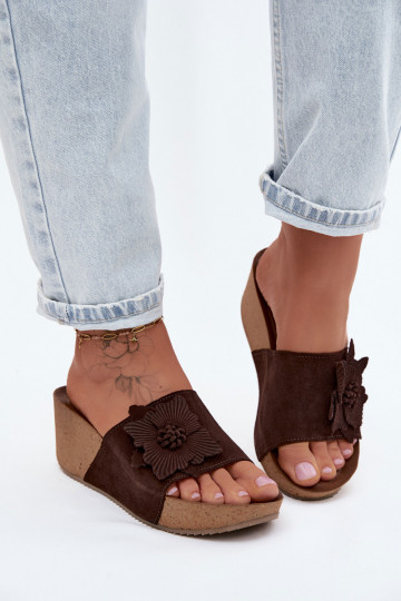 Haut INildleder-Hausschuhe für Damen mit einer Plattform Mit Dekorationen mit Blumenem Zazoo 40312 CzekoladoZue