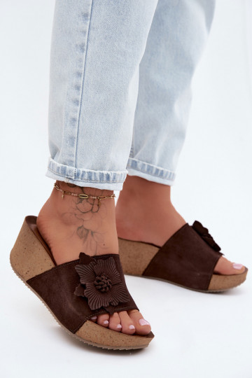 Haut INildleder-Hausschuhe für Damen mit einer Plattform Mit Dekorationen mit Blumenem Zazoo 40312 CzekoladoZue 2