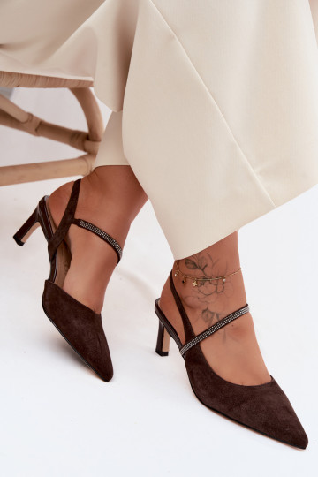 Schokoladenfarbene elegante Wildlederschuhe mit dekorativen Riemen D&A