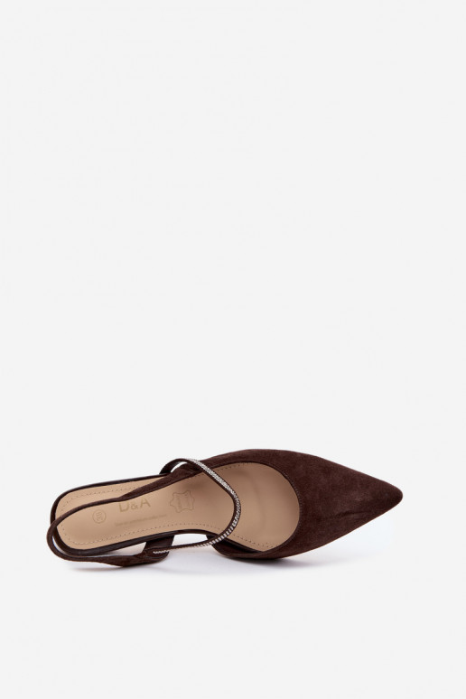 Schokoladenfarbene elegante Wildlederschuhe mit dekorativen Riemen D&A