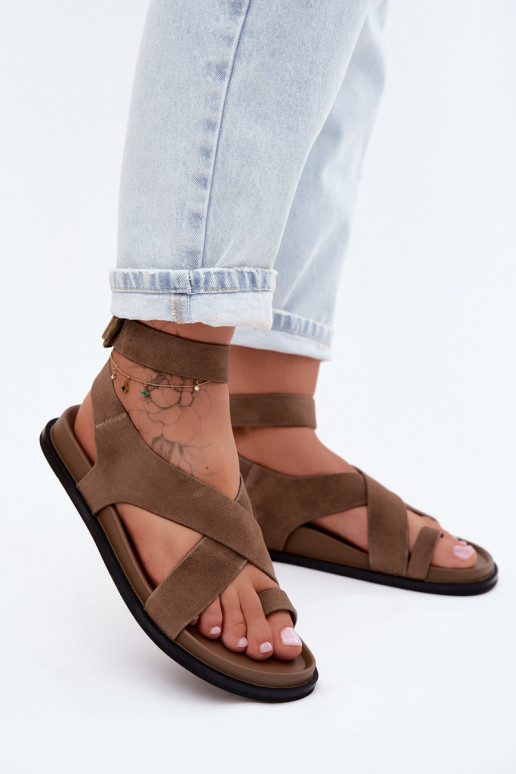 Flache Sandalen aus sandfarbenem Kunstveloursleder