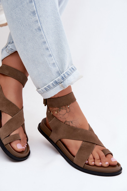 Flache Sandalen aus sandfarbenem Kunstveloursleder