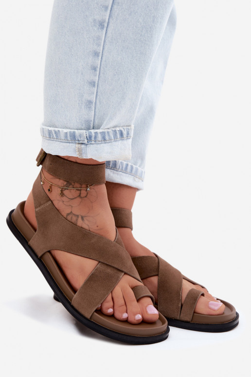 Flache Sandalen aus sandfarbenem Kunstveloursleder