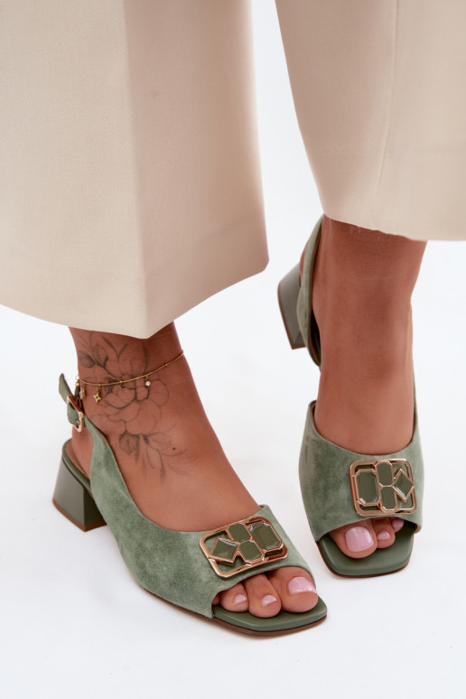 Elegante Sandalen mit Absatz aus grünem Kunstveloursleder