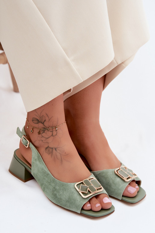 Elegante Sandalen mit Absatz aus grünem Kunstveloursleder