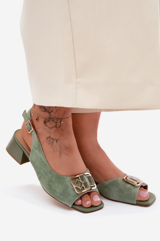 Elegante Sandalen mit Absatz aus grünem Kunstveloursleder