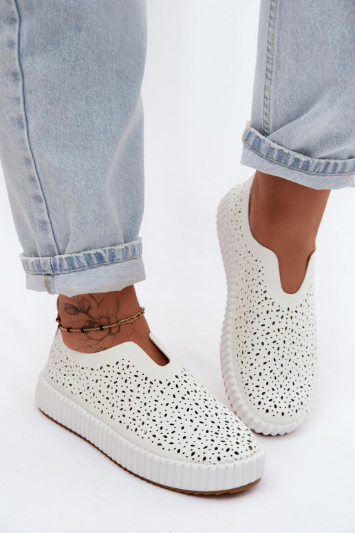 Slipper-Schuhe mit Spitzen-Elementen und Plattform in weißem Glamma