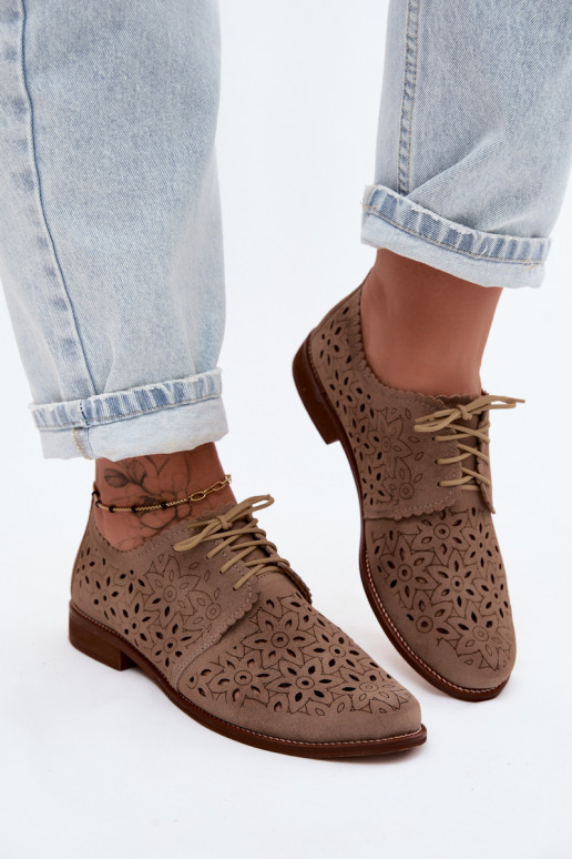 Schuhe aus Kunstveloursleder mit Spitzen-Elementen und breiten Absätzen in Cappuccino