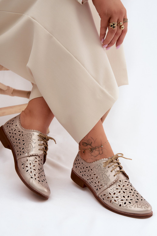 Leder-Schuhe mit Spitzen-Elementen und breiten Absätzen in Gold