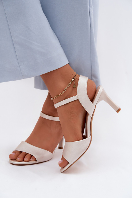 Damen Sandalen auf einem dünnen Absatz in silberfarben von Sergio Leone