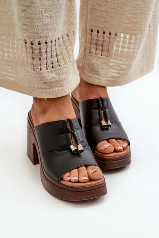 Damenhausschuhe aus Öko-Leder mit einer Plattform I Klocku schZuarze Farbe Dafira