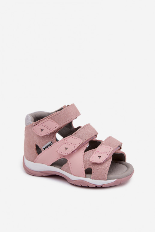 Damensandalen für Kinder mit Glanz Bartek 84405-85 pinke Farbe