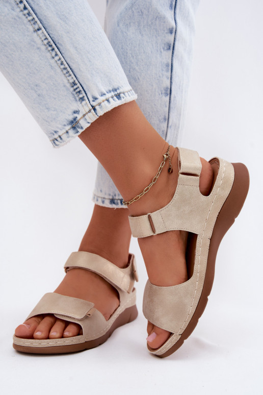 Damensandalen mit einer Plattform goldene Farbe Linora