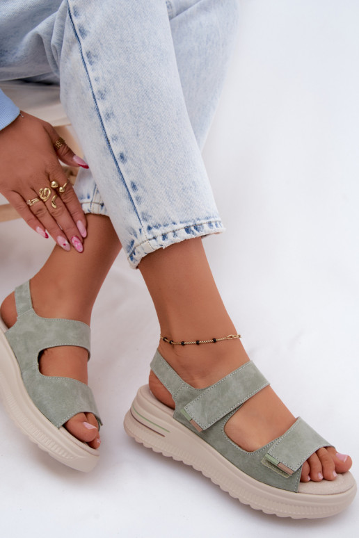 Haut INildledersandalen für Damen mit einer Plattform grüne Farbe Peria