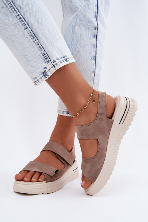 Damen-Platformsandalen aus Kunstveloursleder in Sandfarbe Peria