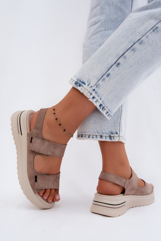Damen-Platformsandalen aus Kunstveloursleder in Sandfarbe Peria