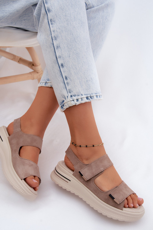 Damen-Platformsandalen aus Kunstveloursleder in Sandfarbe Peria