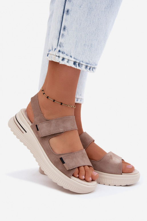 Damen-Platformsandalen aus Kunstveloursleder in Sandfarbe Peria
