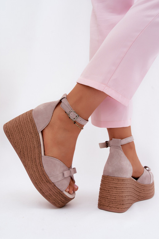 Graue Plattform-Sandalen aus Kunstveloursleder Ashen