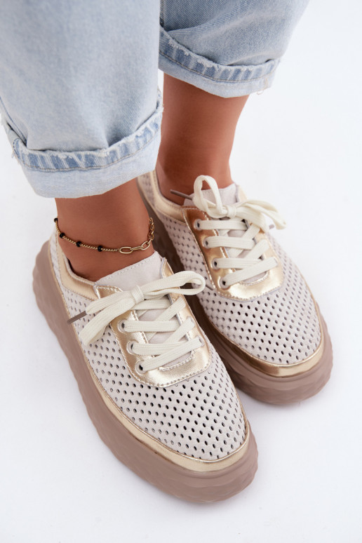 Damen Schuhe aus Kunstveloursleder mit Plattform und Ausschnitten in Sandfarbe Lessa