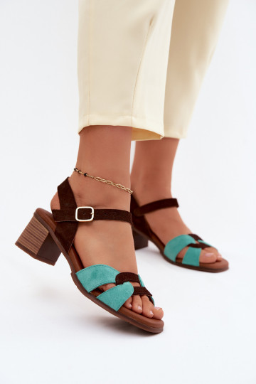 Haut INildledersandalen für Damen mit Absätzen Es mussciejka E7400-36 Türkis-braune Farbe