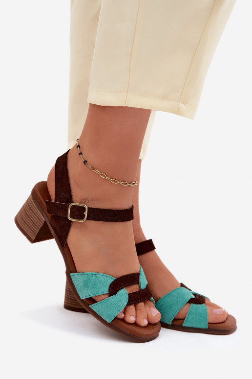 Haut INildledersandalen für Damen mit Absätzen Es mussciejka E7400-36 Türkis-braune Farbe