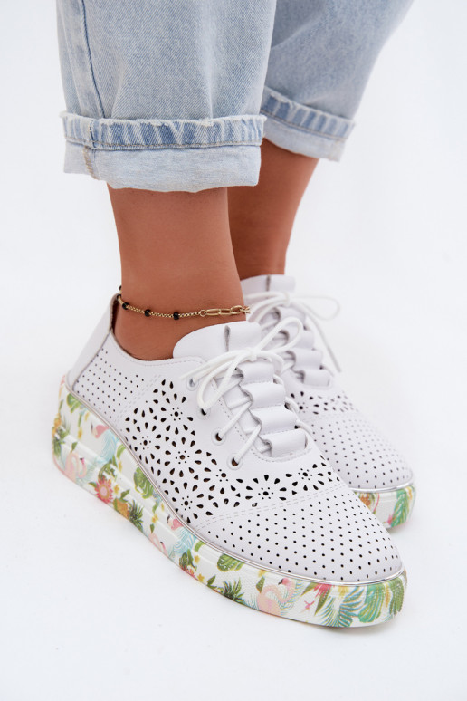 Haut mit durchbrochenen Elementen Schuhe Feminin mit einer Plattform Artiker 54C1604 Zueiße Farbe