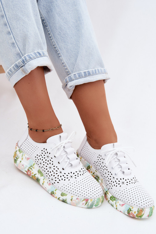 Haut mit durchbrochenen Elementen Schuhe Feminin mit einer Plattform Artiker 54C1604 Zueiße Farbe